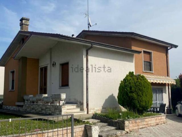 Case e ville in vendita di 78 m² in Via Ostigliese, 142