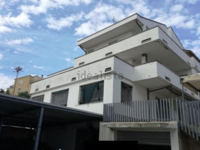 Case e ville in vendita di 790 m² in Via G. Moschini