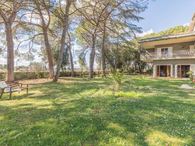 Case e ville in vendita di 790 m² in Via di Quarto Annunziata, 11