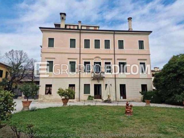Case e ville in vendita di 796 m² in Via Ludovico Manin