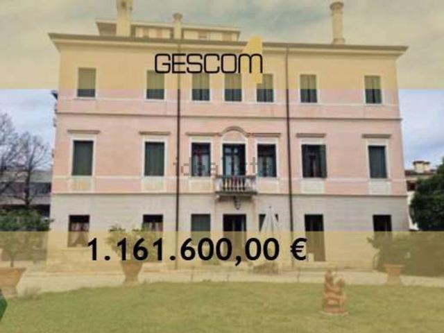 Case e ville in vendita di 796 m² in Corso Mazzini Giuseppe