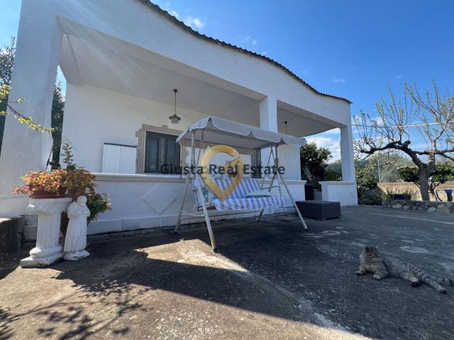 Case e ville in vendita di 83 m² in Strada Senza Nome, 850