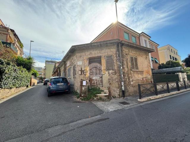 Case e ville in vendita di 83 m² in Via dei Simonetta
