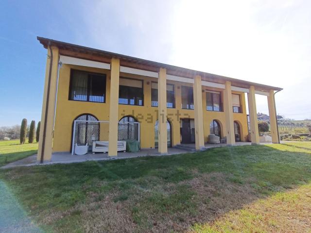 Case e ville in vendita di 800 m²
