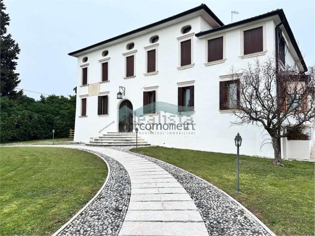 Case e ville in vendita di 800 m²