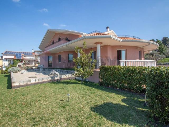 Case e ville in vendita di 800 m² in Via Concezione, 12