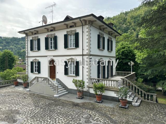 Case e ville in vendita di 800 m² in Via Contessa Casalini, 66