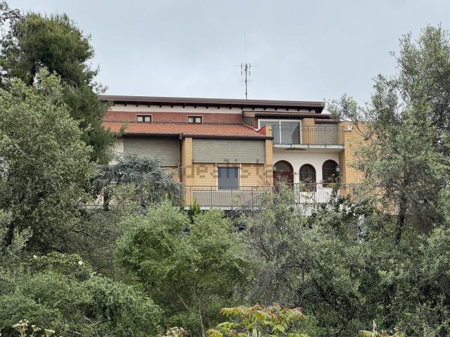 Case e ville in vendita di 800 m² in Via Badia