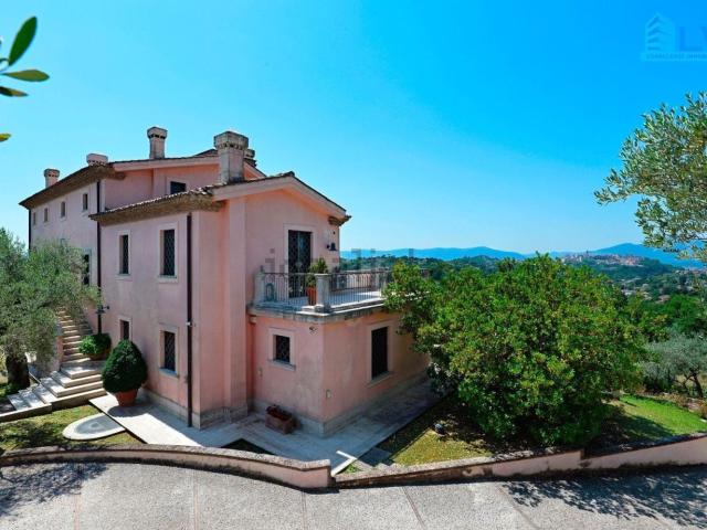 Case e ville in vendita di 800 m² in Via Bagni