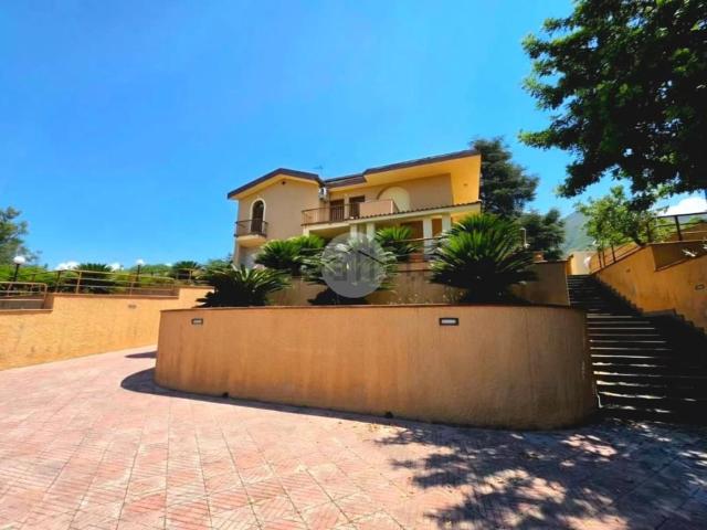 Case e ville in vendita di 800 m² in Via dei Gelsi, 22
