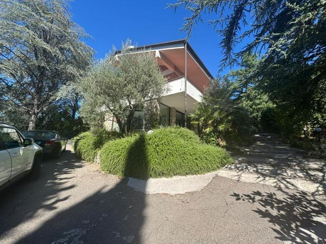 Case e ville in vendita di 800 m² in Via della Treggia