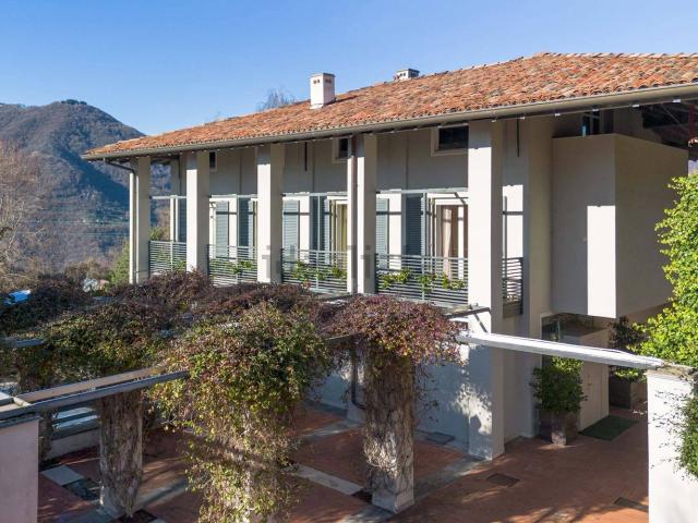 Case e ville in vendita di 800 m² in Via Monte Bò