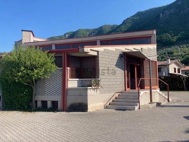 Case e ville in vendita di 800 m² in Via Monte Grappa, 14