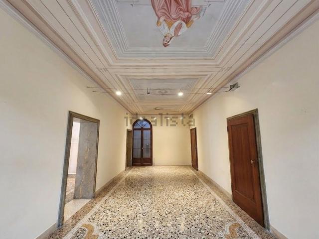 Case e ville in vendita di 800 m² in Via San Marcello