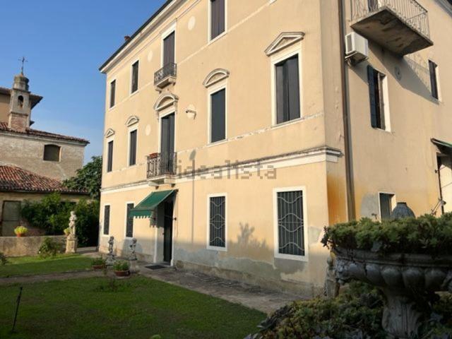 Case e ville in vendita di 800 m² in Via Piave