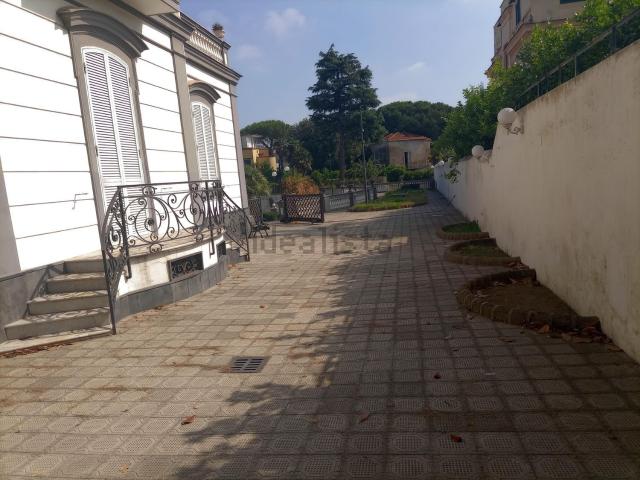 Case e ville in vendita di 800 m² in Via Vittorio Veneto, 7