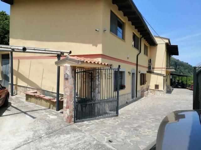 Case e ville in vendita di 800 m² in Contrada Ponte di Naso