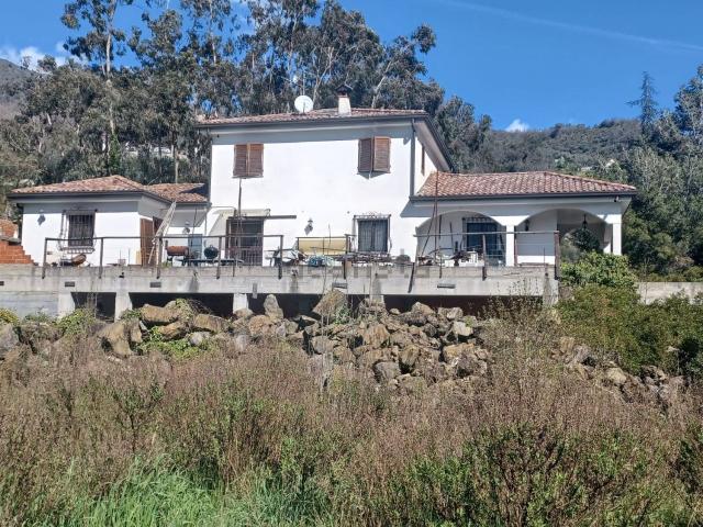 Case e ville in vendita di 800 m² in Località Cartiera