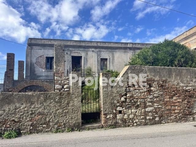 Case e ville in vendita di 800 m² in Strada Statale 106 Jonica