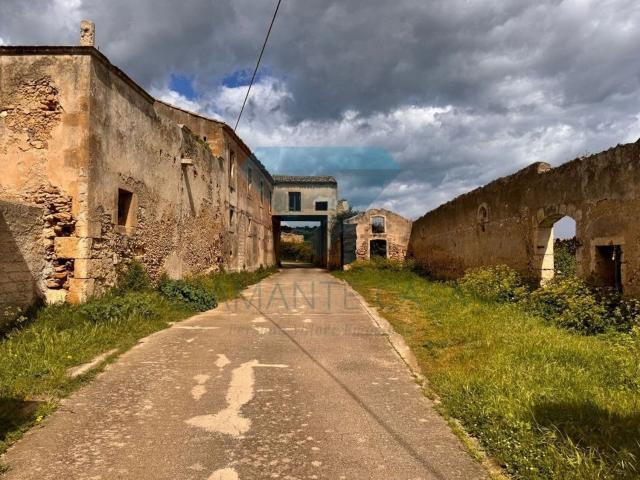 Case e ville in vendita di 800 m² in Strada Tremmilia, 38