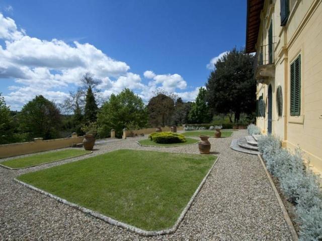 Case e ville in vendita di 804 m²