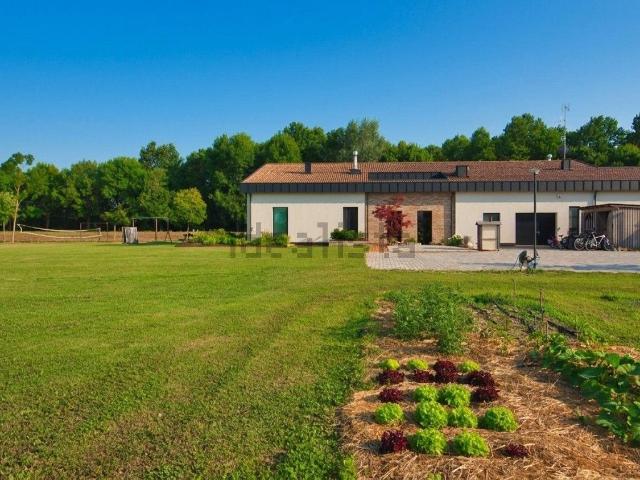 Case e ville in vendita di 804 m² in Via Gatti, 26