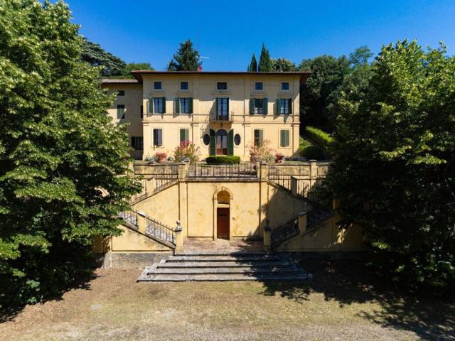 Case e ville in vendita di 804 m² in Via Napoli, 7