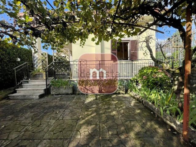 Case e ville in vendita di 80 m² in Via Valli, 163