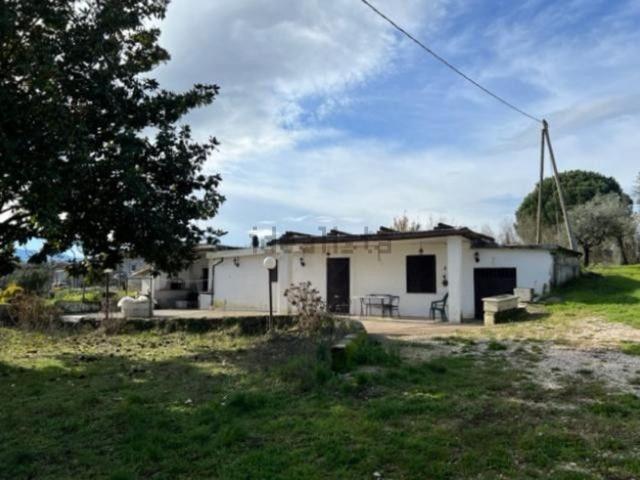 Case e ville in vendita di 80 m² in Via Valmontone