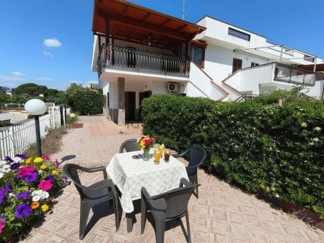 Case e ville in vendita di 80 m² in Via Ventotene, 37