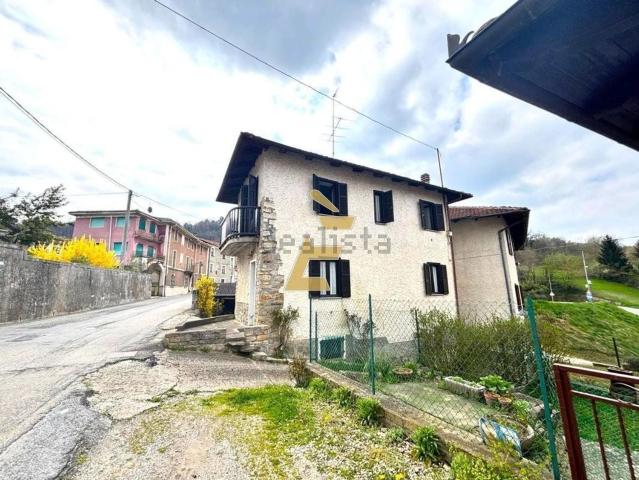 Case e ville in vendita di 80 m² in Via Veziani, 16