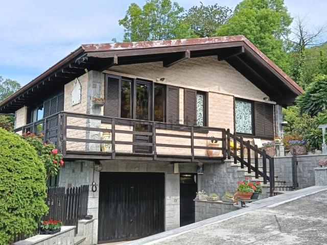 Case e ville in vendita di 80 m² in Via Benne, 356