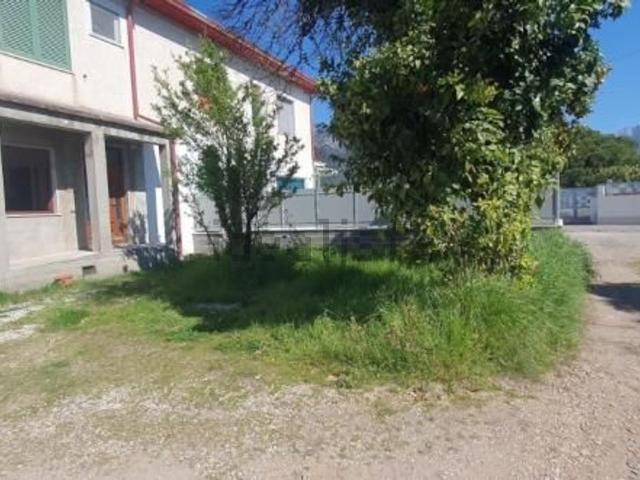 Case e ville in vendita di 80 m² in Via G. Carducci
