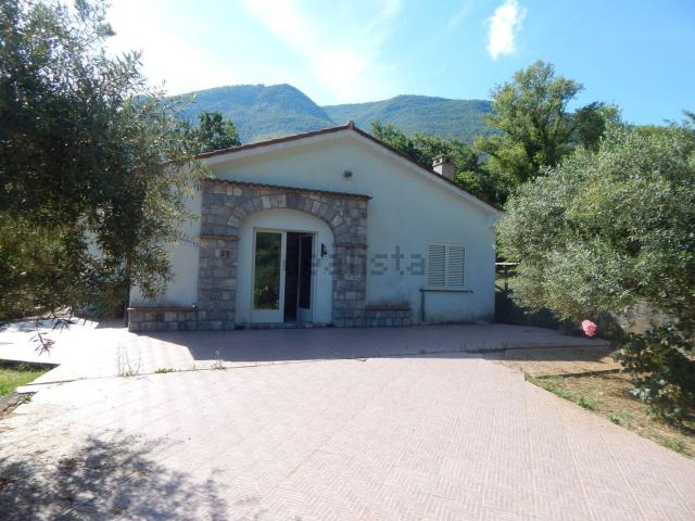 Case e ville in vendita di 80 m² in Via San Basile