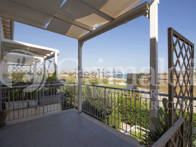 Case e ville in vendita di 80 m² in Viale Eolie, 8