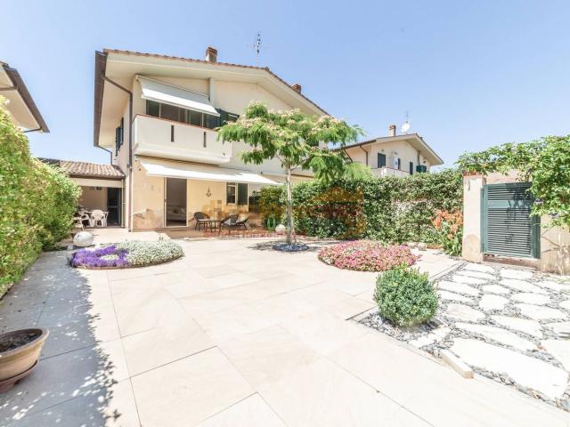 Case e ville in vendita di 81 m² in Via Caraibi, 3