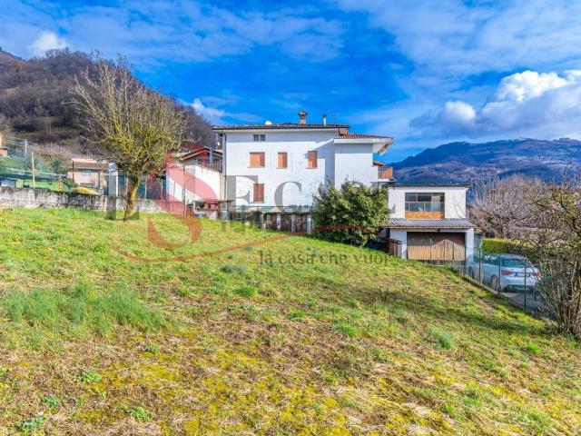 Case e ville in vendita di 820 m² in Via Cereti, 31