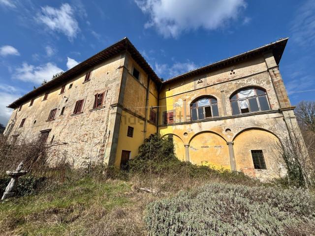 Case e ville in vendita di 822 m² in Via Faentina