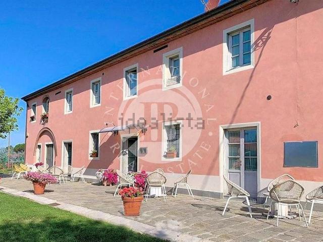 Case e ville in vendita di 823 m²