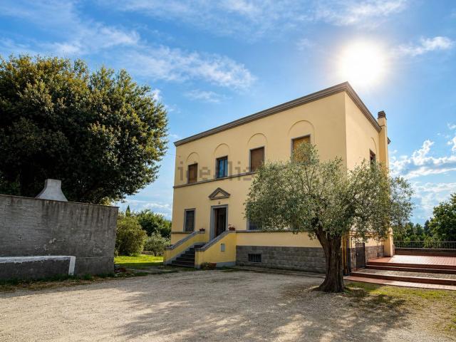 Case e ville in vendita di 823 m² in Via dei Cappuccini, 2
