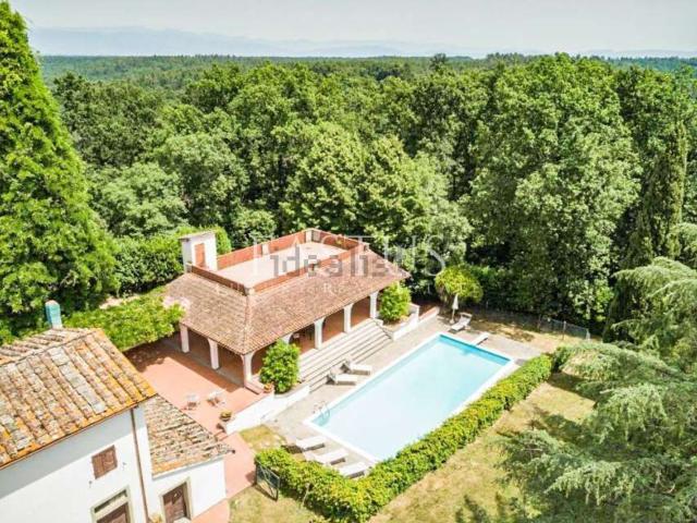 Case e ville in vendita di 824 m² in Via Paniaccio, 100
