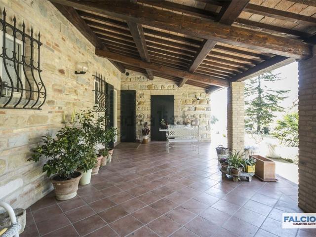 Case e ville in vendita di 828 m² in Via del Rio, 1