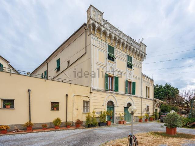 Case e ville in vendita di 828 m² in Via Savona, 1