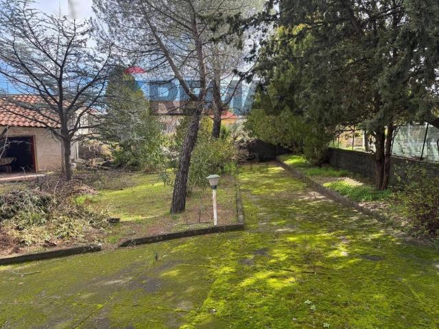 Case e ville in vendita di 82 m² in Via delle Ginestre, 19