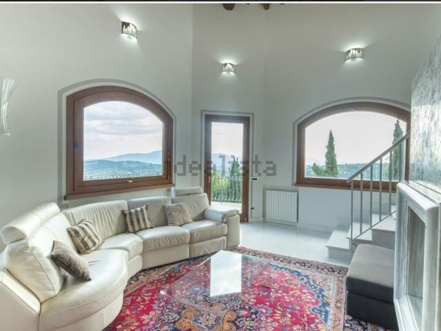 Case e ville in vendita di 830 m² in Via Vicinale di Chiari