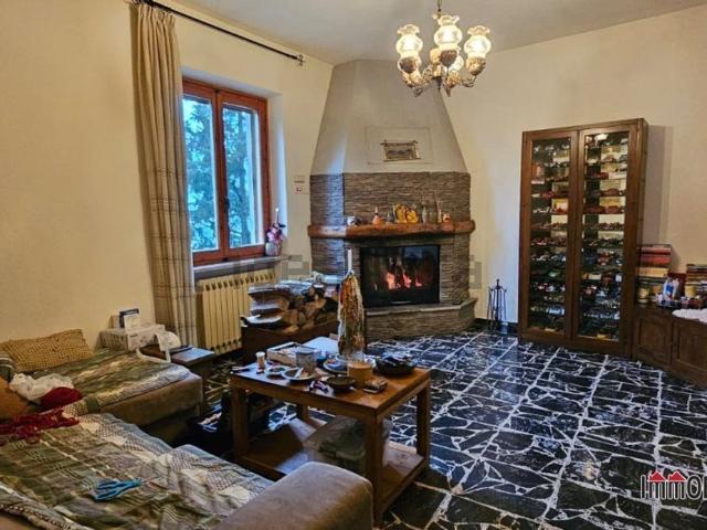 Case e ville in vendita di 832 m²