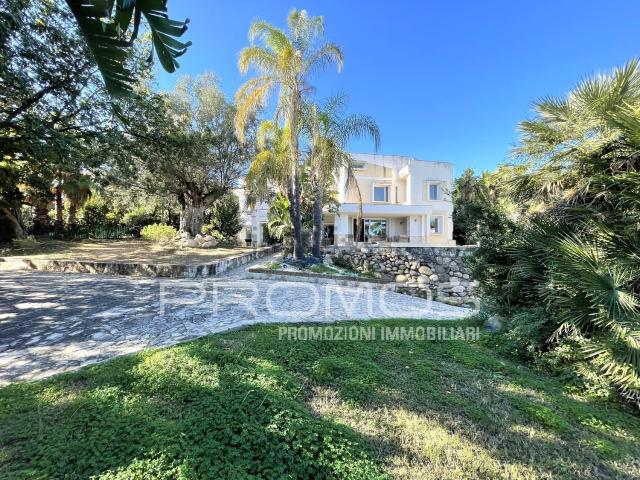 Case e ville in vendita di 837 m²