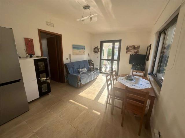 Case e ville in vendita di 87 m² in Via Alicudi, 1