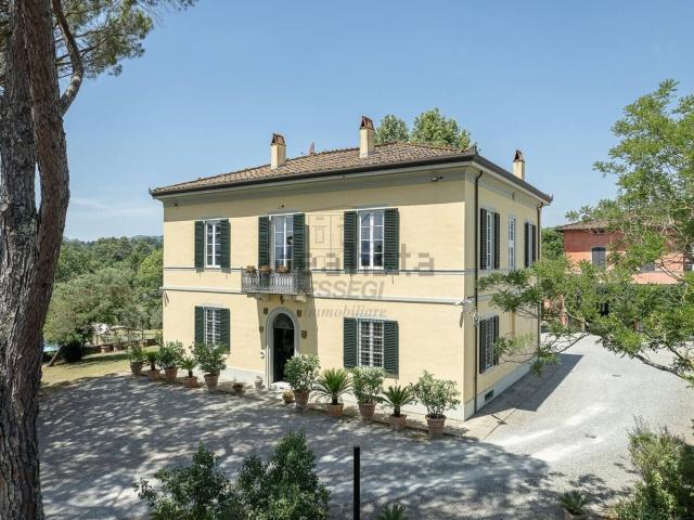 Case e ville in vendita di 840 m² in Via delle Piagge, 1535