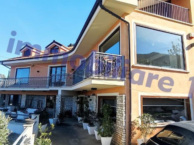 Case e ville in vendita di 840 m² in Contrada Rapillo, 16